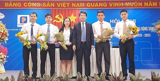 chi nhanh xang dau kon tum bieu duong nguoi lao dong gioi lao dong sang tao