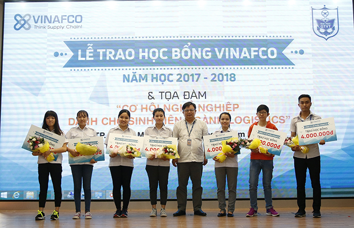 Trao học bổng Vinafco & Tọa đàm cơ hội nghề nghiệp dành cho sinh viên ngành Logistics