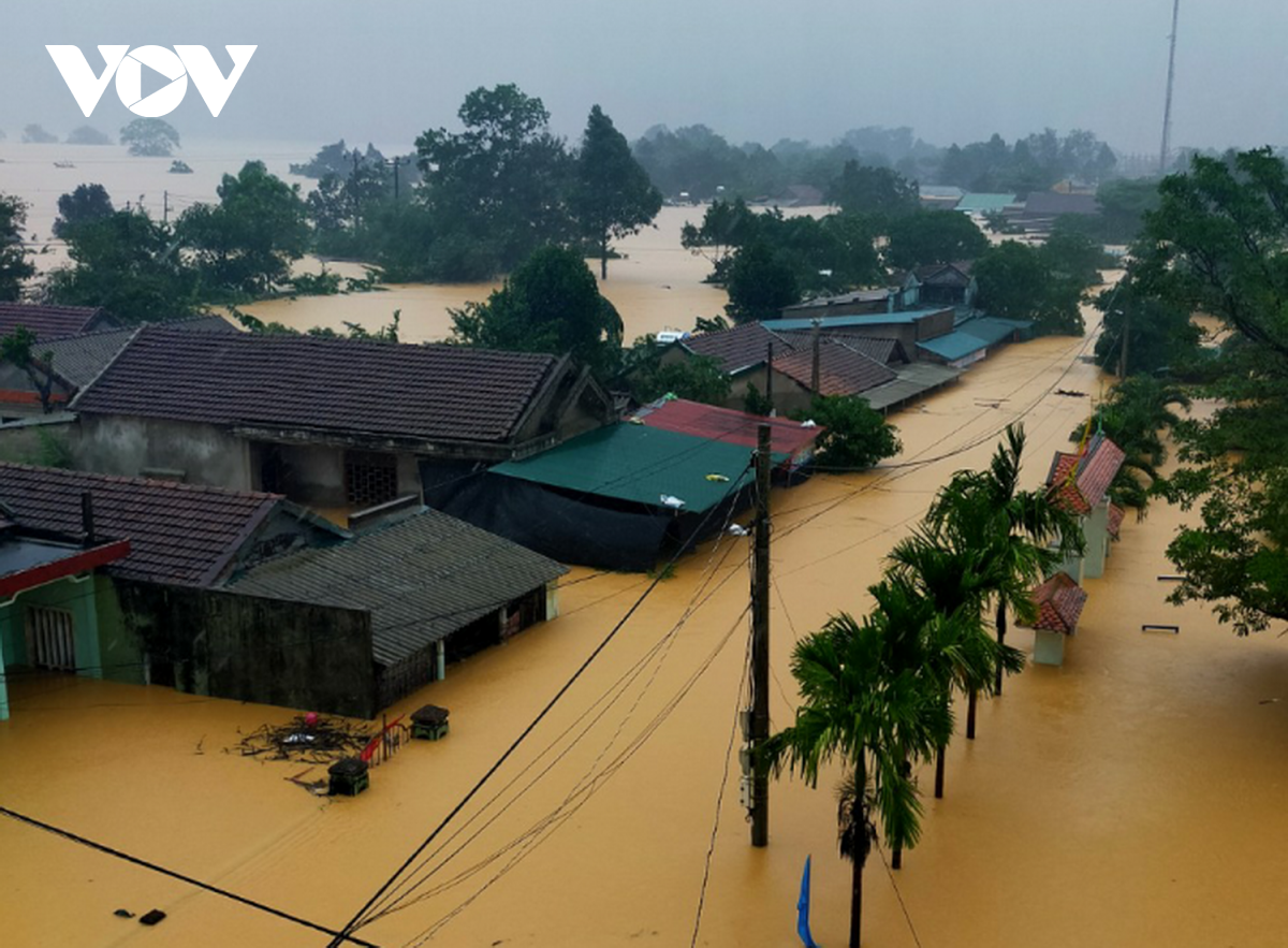 Mưa lũ đặc biệt lớn kéo dài trên diện rộng tại khu vực miền Trung và Tây Nguyên đã gây thiệt hại nghiêm trọng về người và tài sản, ảnh hưởng đến đời sống và sản xuất của nhân dân