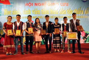 Tuyên dương những “hạt giống” người dân tộc thiểu số