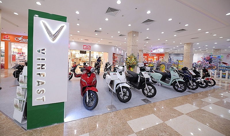 Vinfast đồng loạt khai trương 21 showroom ô tô và xe máy điện