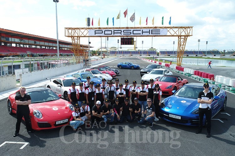 Trải nghiệm cuộc đua “Porsche Racetrack Experience 2017”