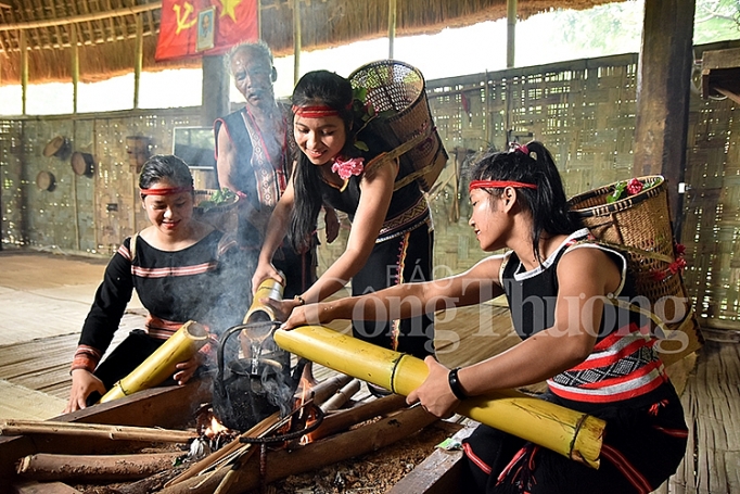 le cung mang nuoc dan toc xo dang gan ket tinh doan ket cong dong