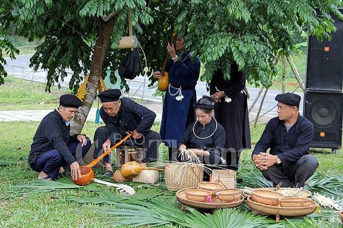 vang mai cau hat soong co