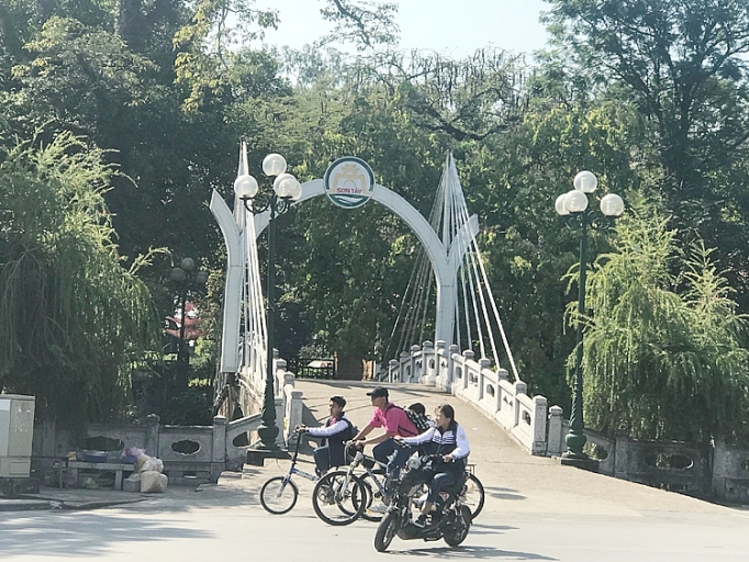 nang tam du lich son tay