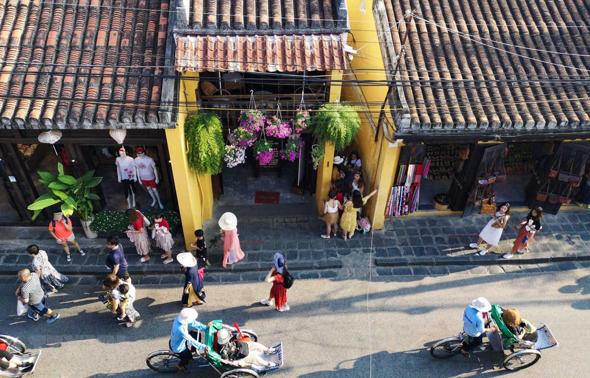quang nam ho tro nguoi dan tu bo khan cap di tich pho co hoi an