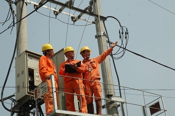no luc cap dien mua nang nong va mua bao