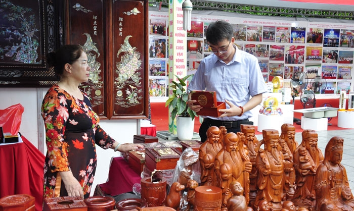 dua hang viet bam re tai cac khu dan cu