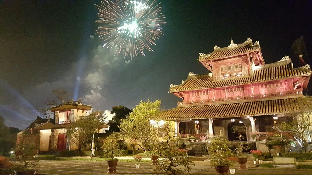 Hiển Lâm Các (Đại Nội) rực rỡ trong đêm bắn pháo hoa Giao Thừa