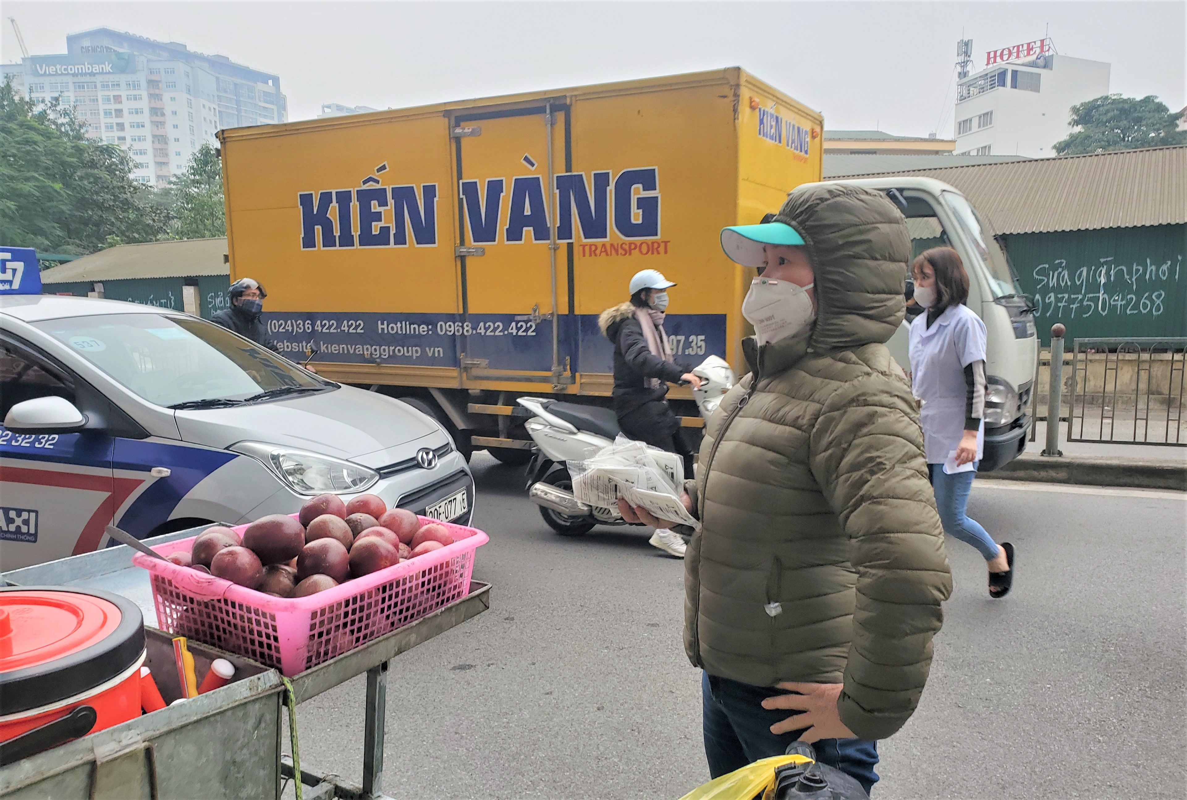 sau 1 dem cho thuoc lon nhat ha noi dong loat dat bien khong ban khau trang mien hoi