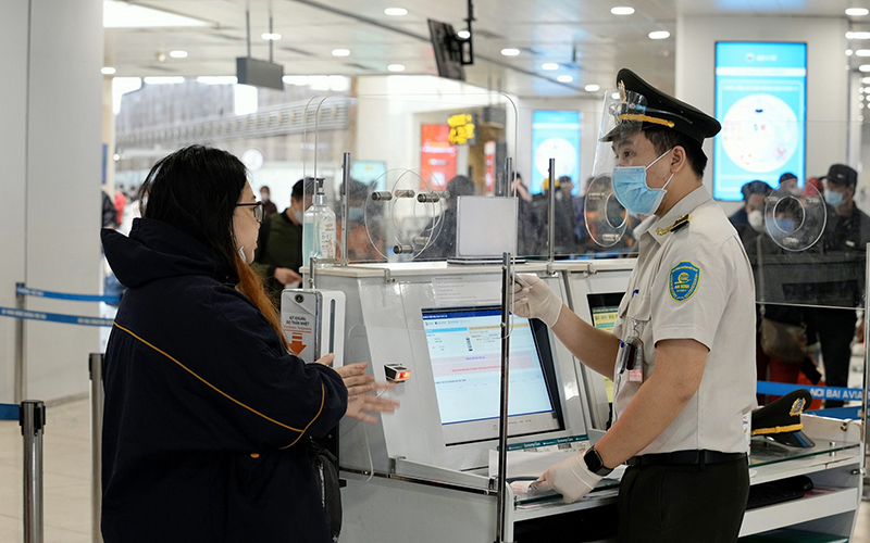 “Mở cửa” bầu trời, khôi phục nhanh hoạt động hàng không, du lịch