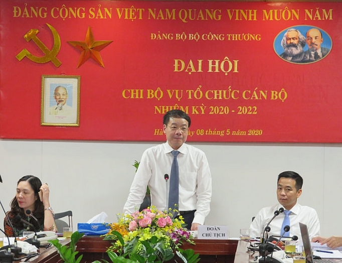 chi bo vu to chuc can bo doan ket dan chu tap trung thuc hien thang loi nhiem ky moi