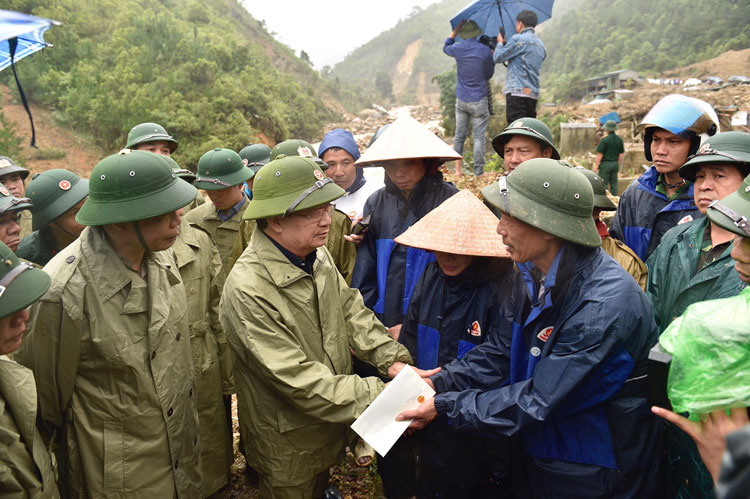 Phó Thủ tướng Trịnh Đình Dũng chỉ đạo khắc phục hậu quả mưa lũ tại Lai Châu