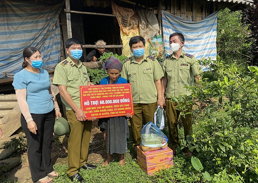 Cục Quản lý thị trường Hà Giang trao kinh phí xây dựng ngôi nhà thứ 9 trong năm 2021