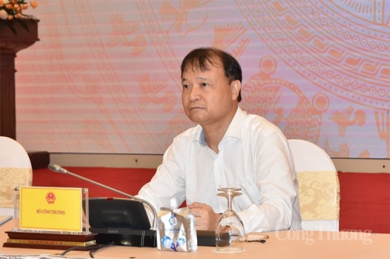 lanh dao bo cong thuong chia se kho khan voi nguoi dan va lam ro 3 giai phap giai bai toan gia xang dau tang