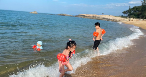 Bùng nổ du lịch hè 2022, giá tour tăng vì cước vận chuyển