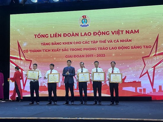 vinh danh nguoi lao dong nganh dau khi co nhieu sang kien