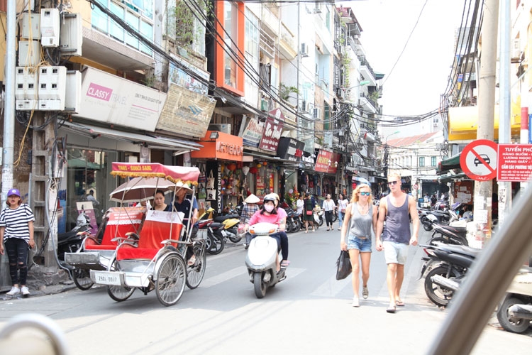 ha noi phat trien cac nganh dich vu chat luong cao nham giam phat thai
