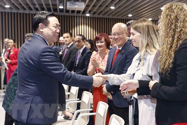 Thuc day, lam sau sac hon moi quan he giua Viet Nam voi Hungary va Anh hinh anh 2