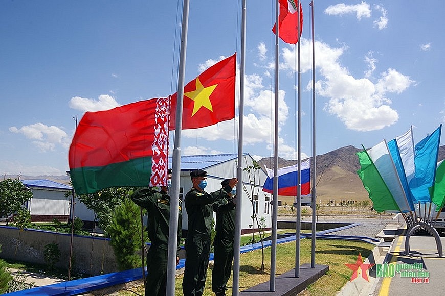 Lễ đón chính thức Đội tuyển Hóa học QĐND Việt Nam tại Uzbekistan