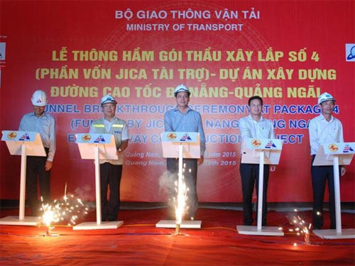 Thông hầm gói thầu số 4 Dự án đường cao tốc Đà Nẵng - Quảng Ngãi