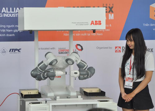 “YuMi - Robot phối hợp” với hai cánh tay đầu tiên trên thế giới tại triển lãm Metalex Vietnam 2015