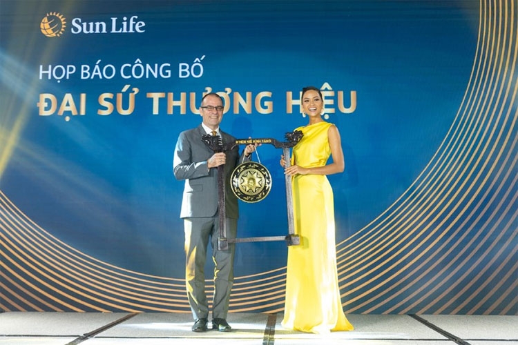 sun life viet nam cong bo hoa hau hhen nie la dai su thuong hieu