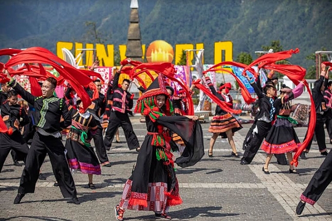 oscar du lich the gioi vinh danh sun world fansipan legend la diem du lich van hoa hap dan hang dau the gioi 2019