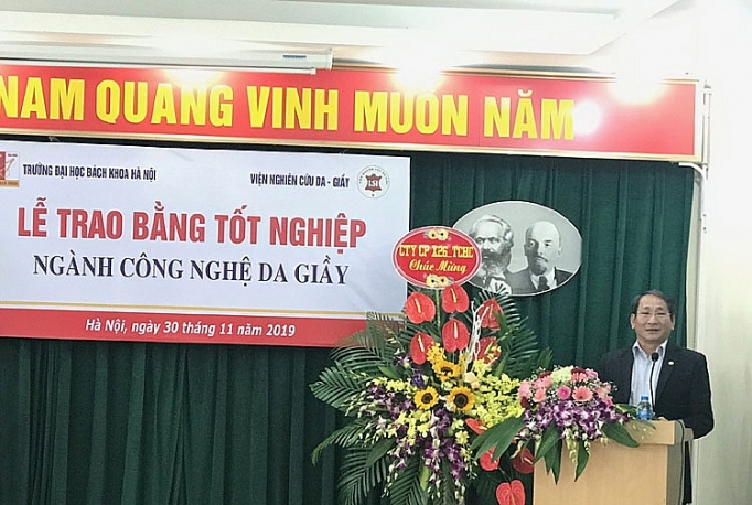 trao bang tot nghiep cho 22 ky su dau tien ve cong nghe da giay tai viet nam