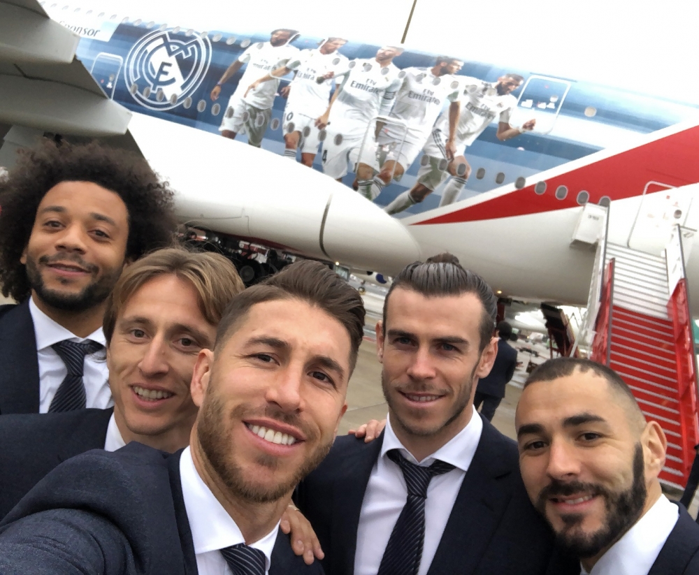 emirates choi lon voi may bay a380 in hinh 5 cau thu real madrid