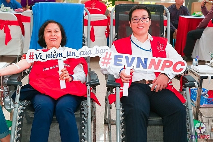 hon 3300 can bo nhan vien evnnpc tinh nguyen hien mau
