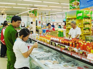 TP.Hồ Chí Minh: Tăng cường giám sát an toàn vệ sinh thực phẩm