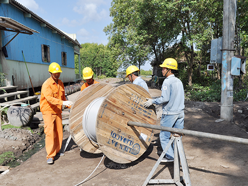 Công ty Điện lực Cà Mau: Nỗ lực phối hợp tiết kiệm điện