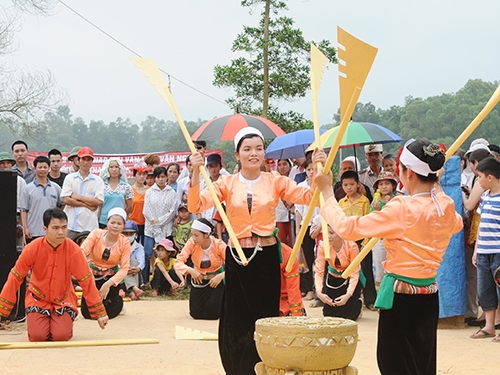 Sum vầy Tết sớm vùng cao