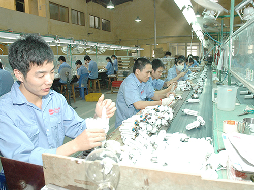 Công ty CP bóng đèn phích nước Rạng Đông: Nỗ lực tham gia chương trình phát triển cộng đồng