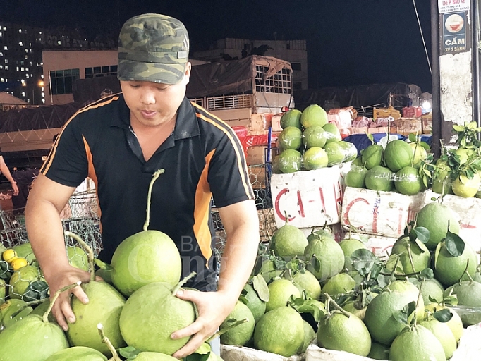 hang hoa tai cho truyen thong tang ca luong va suc mua dip giap tet