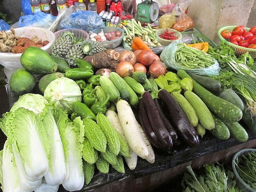 Giá thực phẩm hôm nay 7/1: Giá rau củ giảm, giá thực phẩm tươi sống tăng