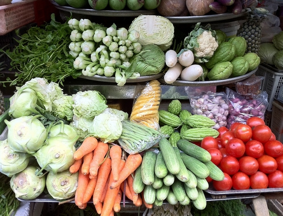 Giá thực phẩm hôm nay 21/1: Giá rau củ tăng giảm trái chiều