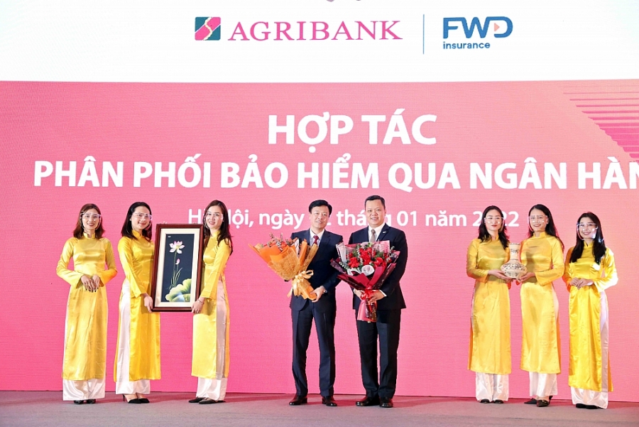 Agribank và FWD Việt Nam triển khai hợp tác phân phối bảo hiểm qua ngân hàng