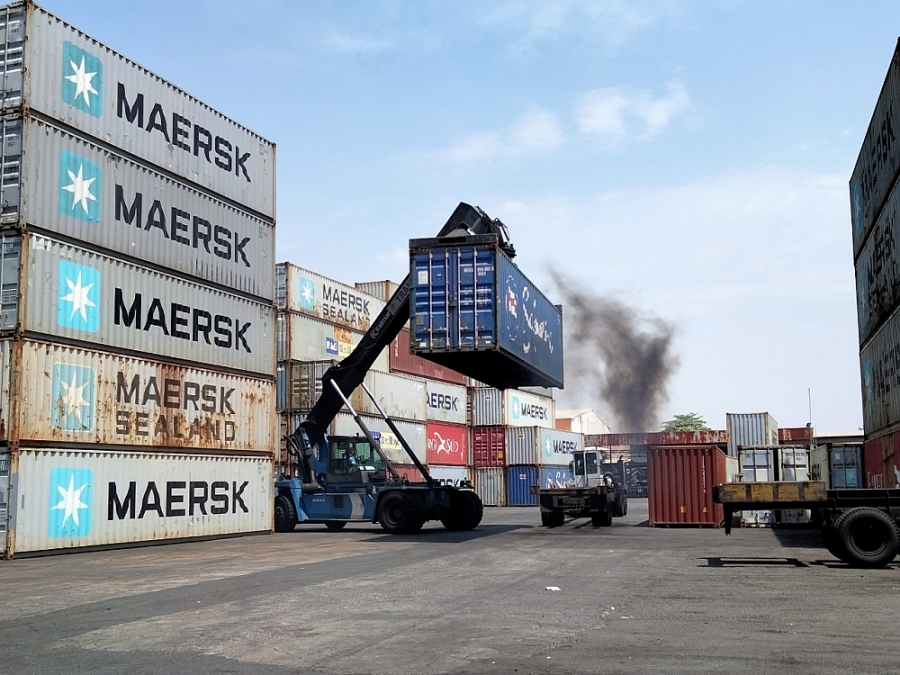 Doanh nghiệp xuất khẩu trầy trật đặt container đóng hàng