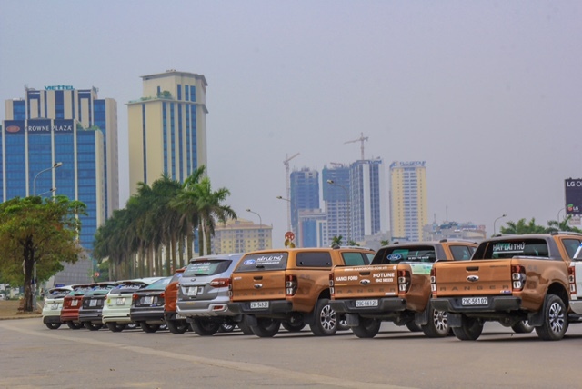 Khởi động chương trình Ford Roadshow 2016