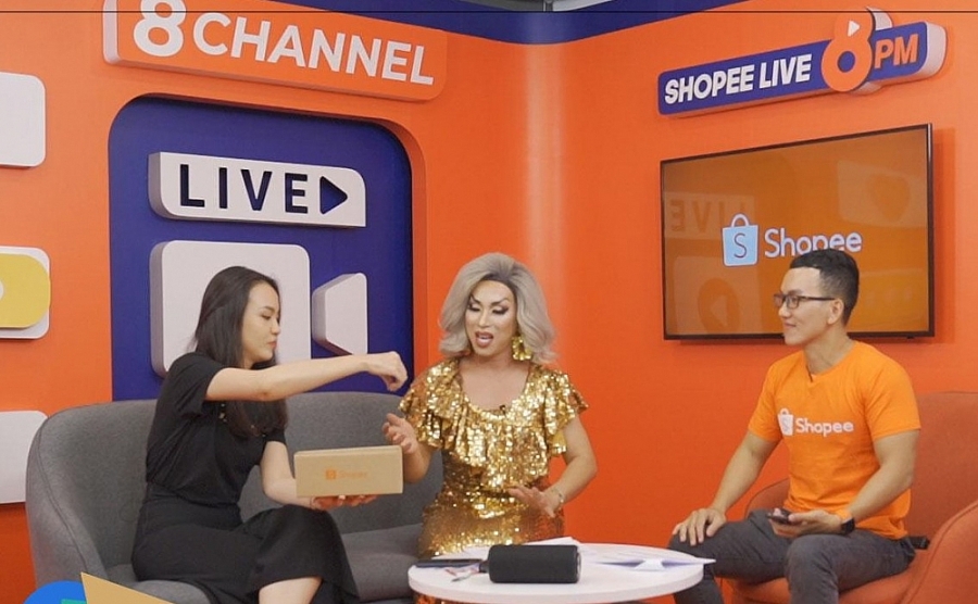 ban hang qua livestream but toc hon trong mua dich
