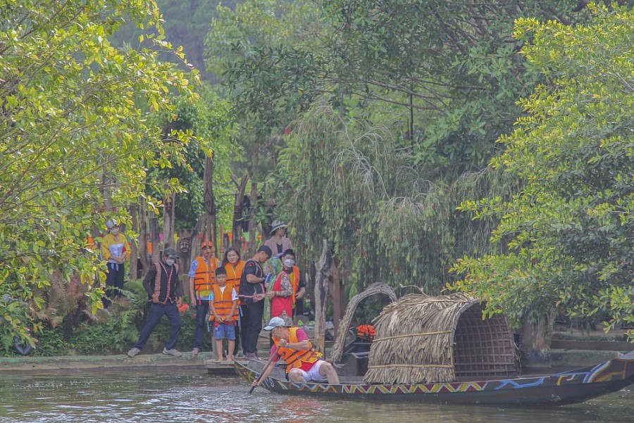 Du lịch trái mùa: Giải bài toán quá tải cho ngành công nghiệp không khói