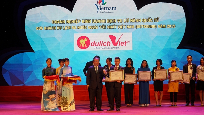 Được vinh danh giải thưởng Du lịch Việt Nam, Viet Media Travel giảm mạnh giá tour cho khách hàng