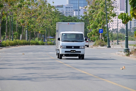 xe tai nhe suzuki carry pro nhieu loi the trong van chuyen hang hoa o do thi