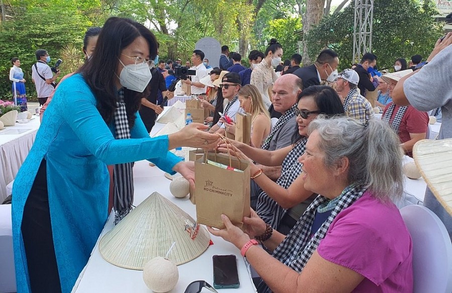 Lữ hành “tung chiêu” kéo khách trở lại TP. Hồ Chí Minh