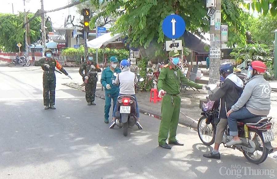 Chùm ảnh TP. Hồ Chí Minh ngày đầu thực hiện “Ai ở đâu ở yên đó”