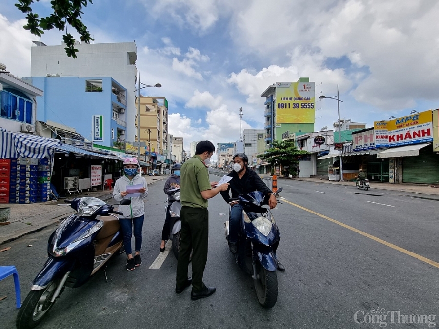 Chùm ảnh TP. Hồ Chí Minh ngày đầu thực hiện “Ai ở đâu ở yên đó”