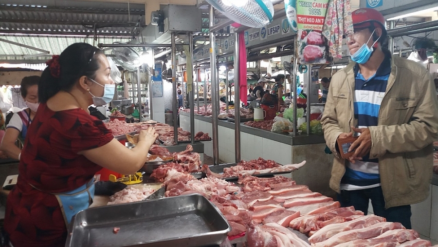 Giá thực phẩm hôm nay 27/12: Giá cá giảm, thịt heo tăng nhẹ