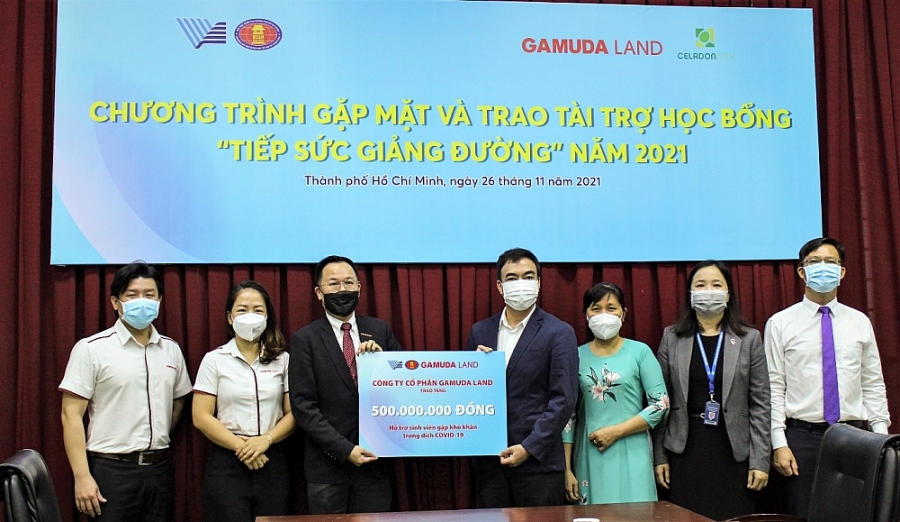 Chung tay hỗ trợ học bổng cho học sinh, sinh viên tại TP. Hồ Chí Minh và Bình Dương